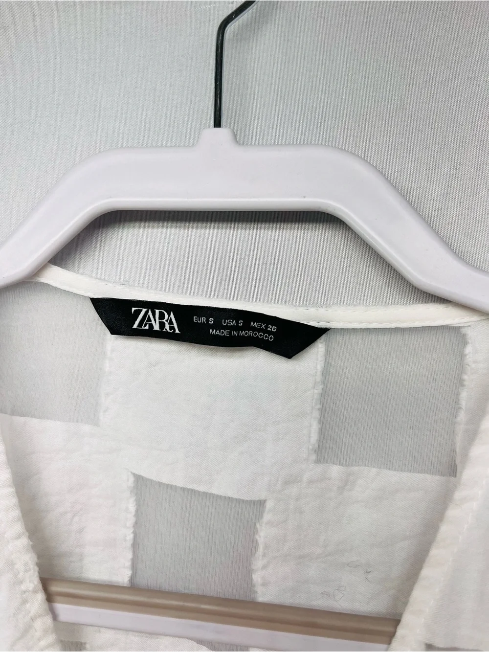 Zara White Sheer Check V-Neck Short Sleeve Blouse